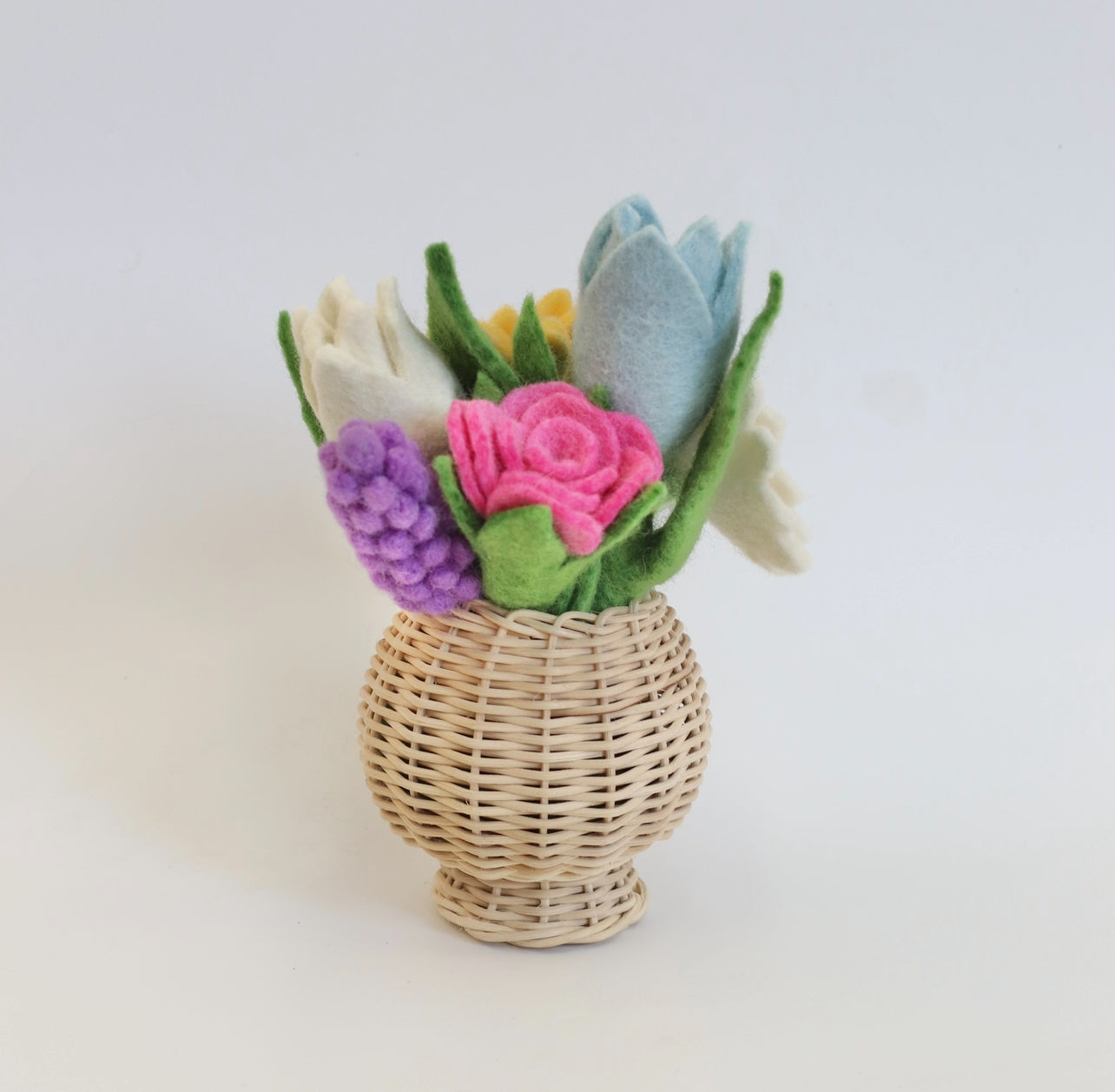 Natural rattan squat vase