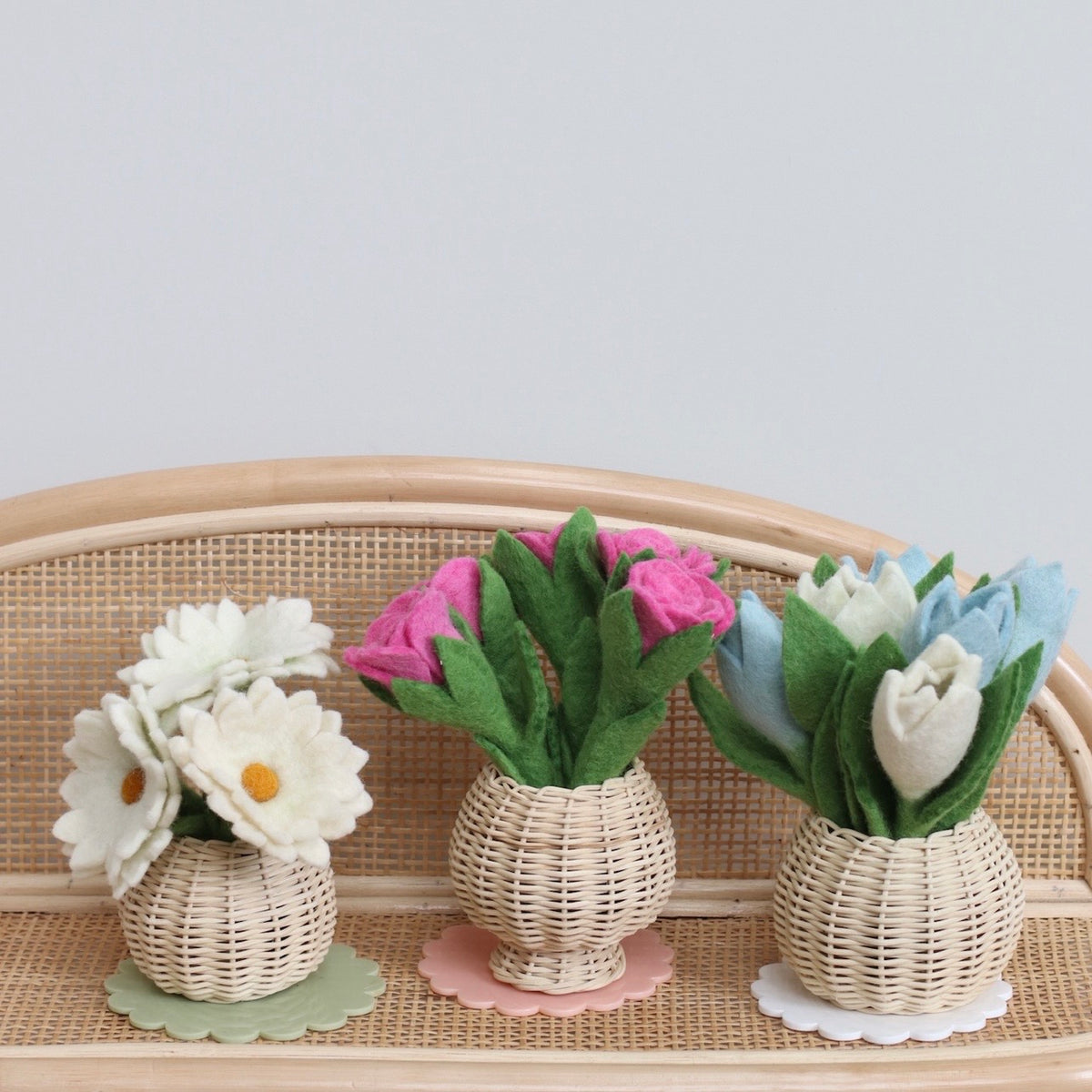 Natural rattan round vase 8cm x 10cm