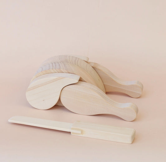 ON SALE Juni Moon pull apart Wooden cutting chicken with knife and tray 🍗