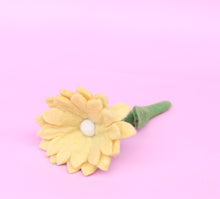 Load image into Gallery viewer, Felt Daisies 🌼 various options + colours