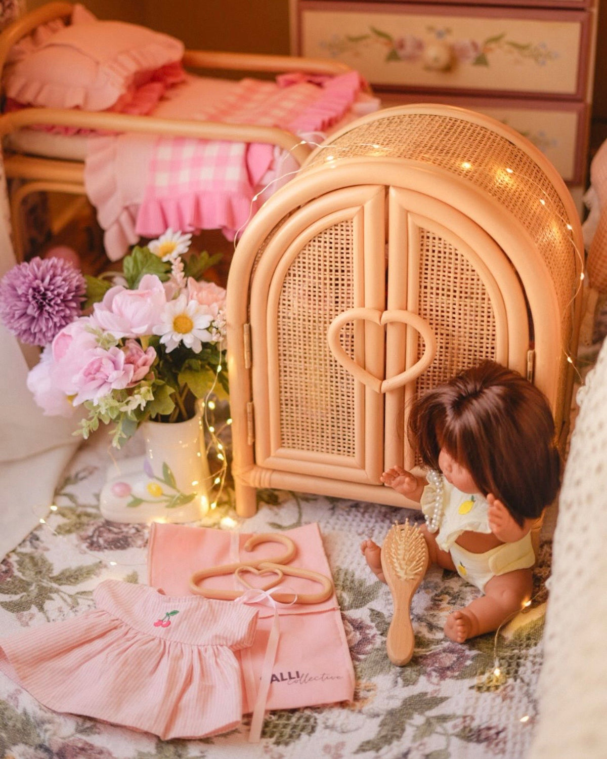 Heartstrings dolls wardrobe - plus 3 heart hangers