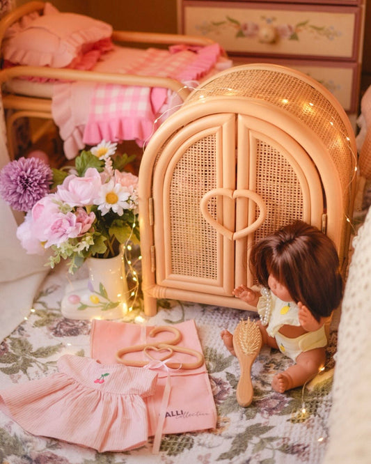 Heartstrings dolls wardrobe - plus 3 heart hangers