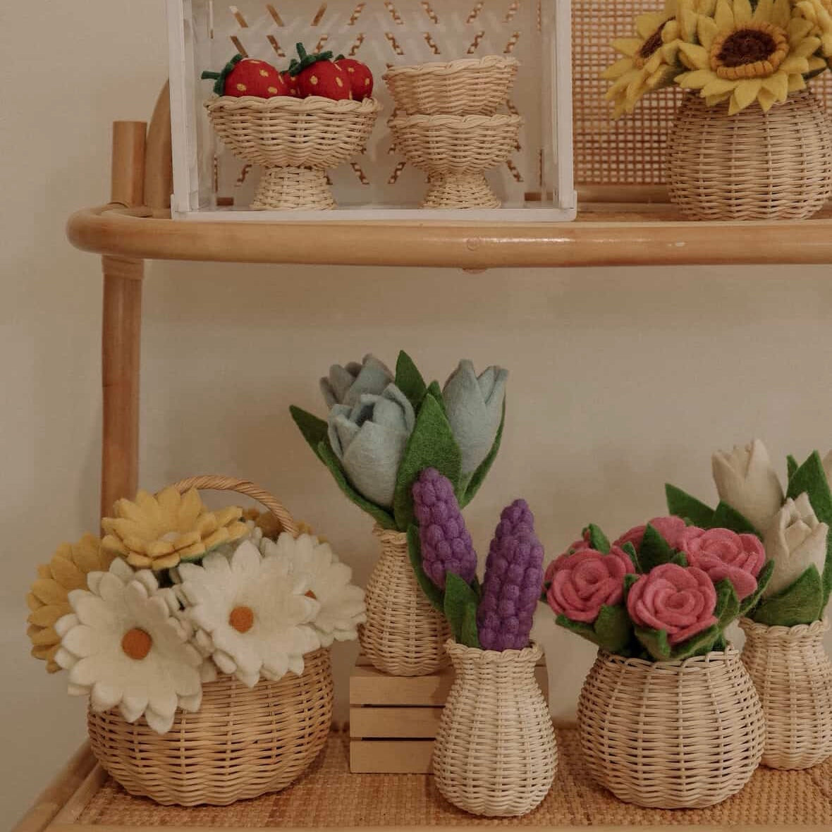 Natural rattan round vase 8cm x 10cm