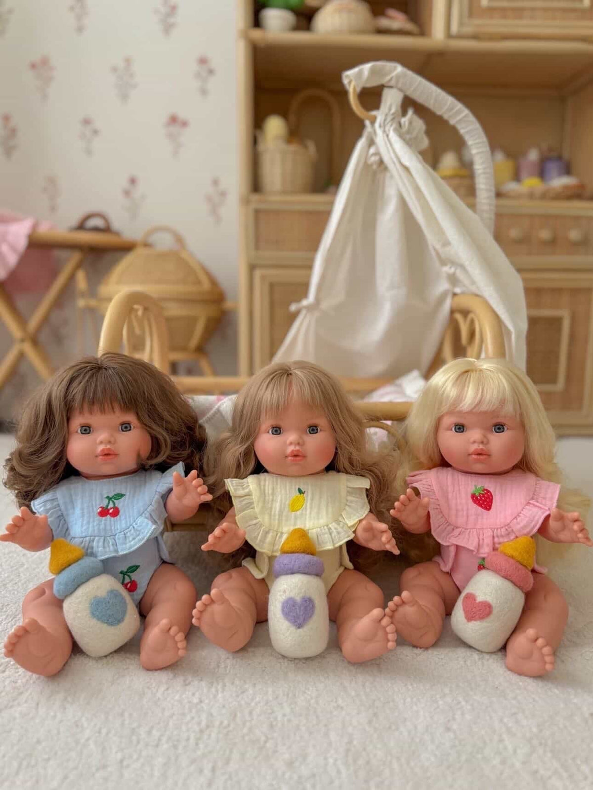 🍓 Strawberry Frilled Bib & Diaper Doll Set - Fits 34-38cm Minikane Gordis, Mini Colettos, Llorens dolls