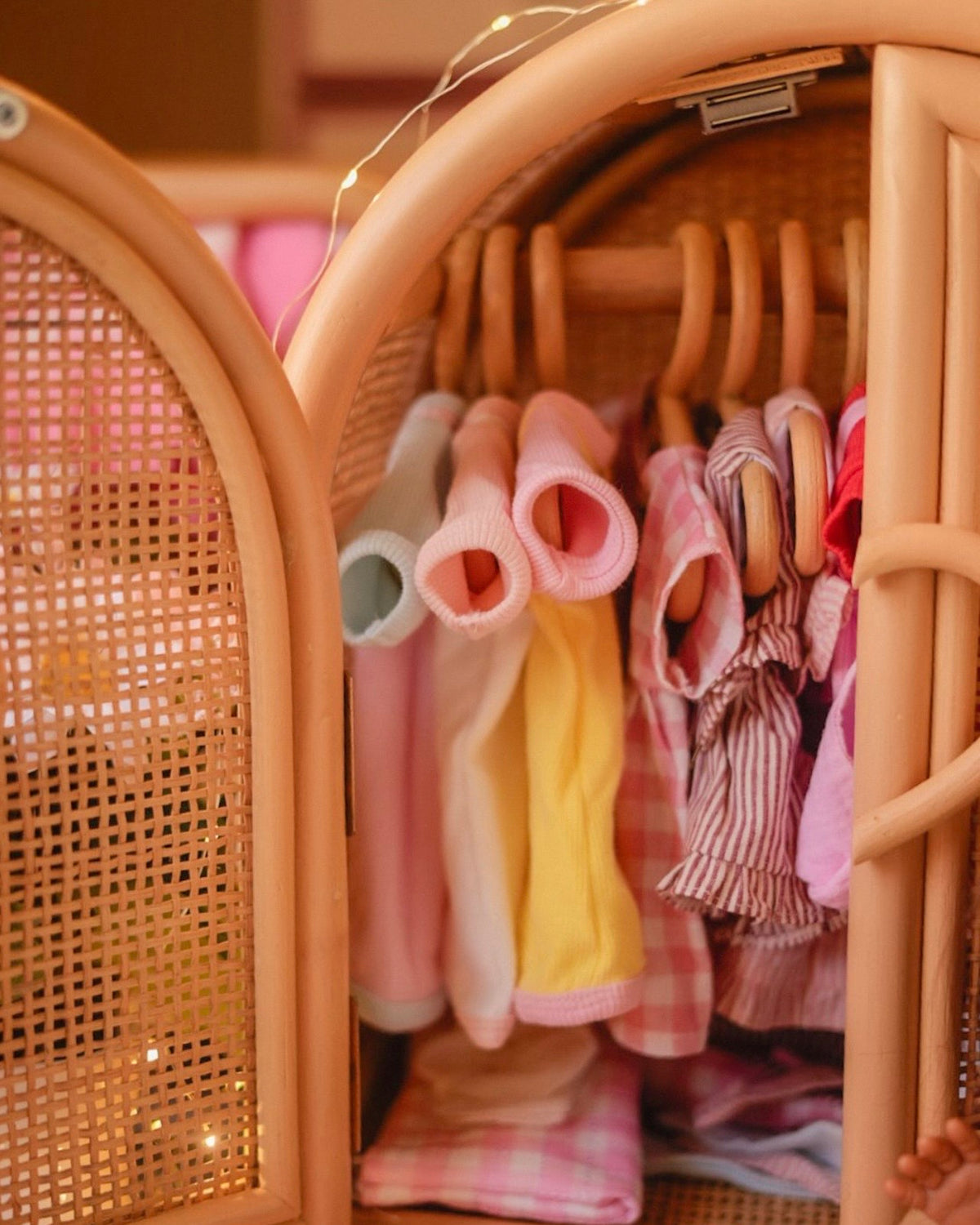 Heartstrings dolls wardrobe - plus 3 heart hangers