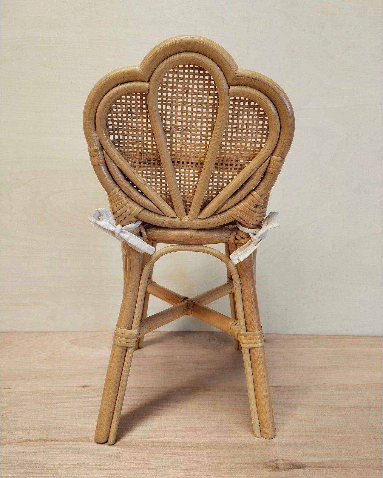 Oceana - Clam Rattan doll high chair