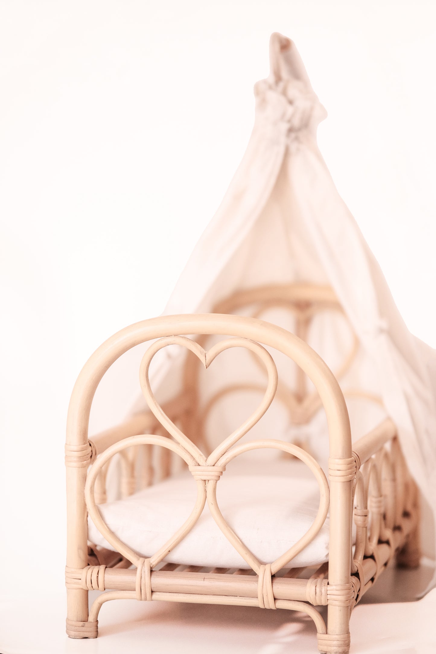 Heartstrings dolls canopy cot with mattress and canopy