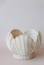 Load image into Gallery viewer, ON SALE Large Clam vintage style basket