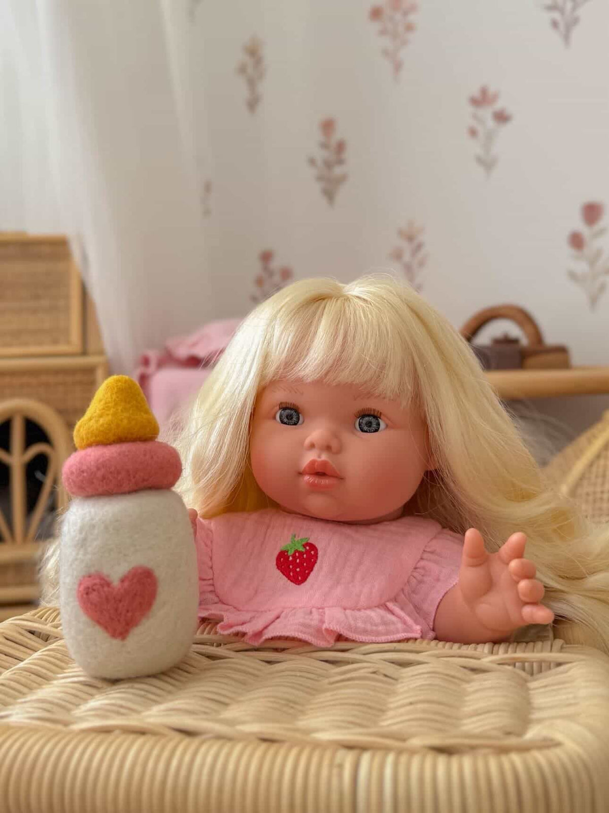 🍓 Strawberry Frilled Bib & Diaper Doll Set - Fits 34-38cm Minikane Gordis, Mini Colettos, Llorens dolls