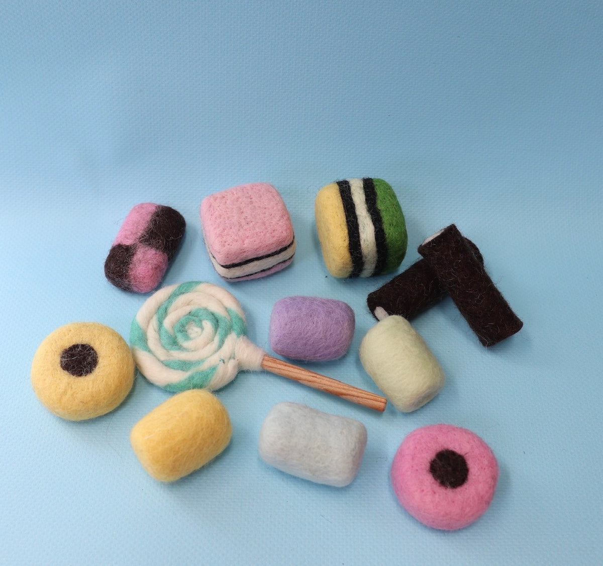 ON SALE Juni mixed sweets 12 pce set