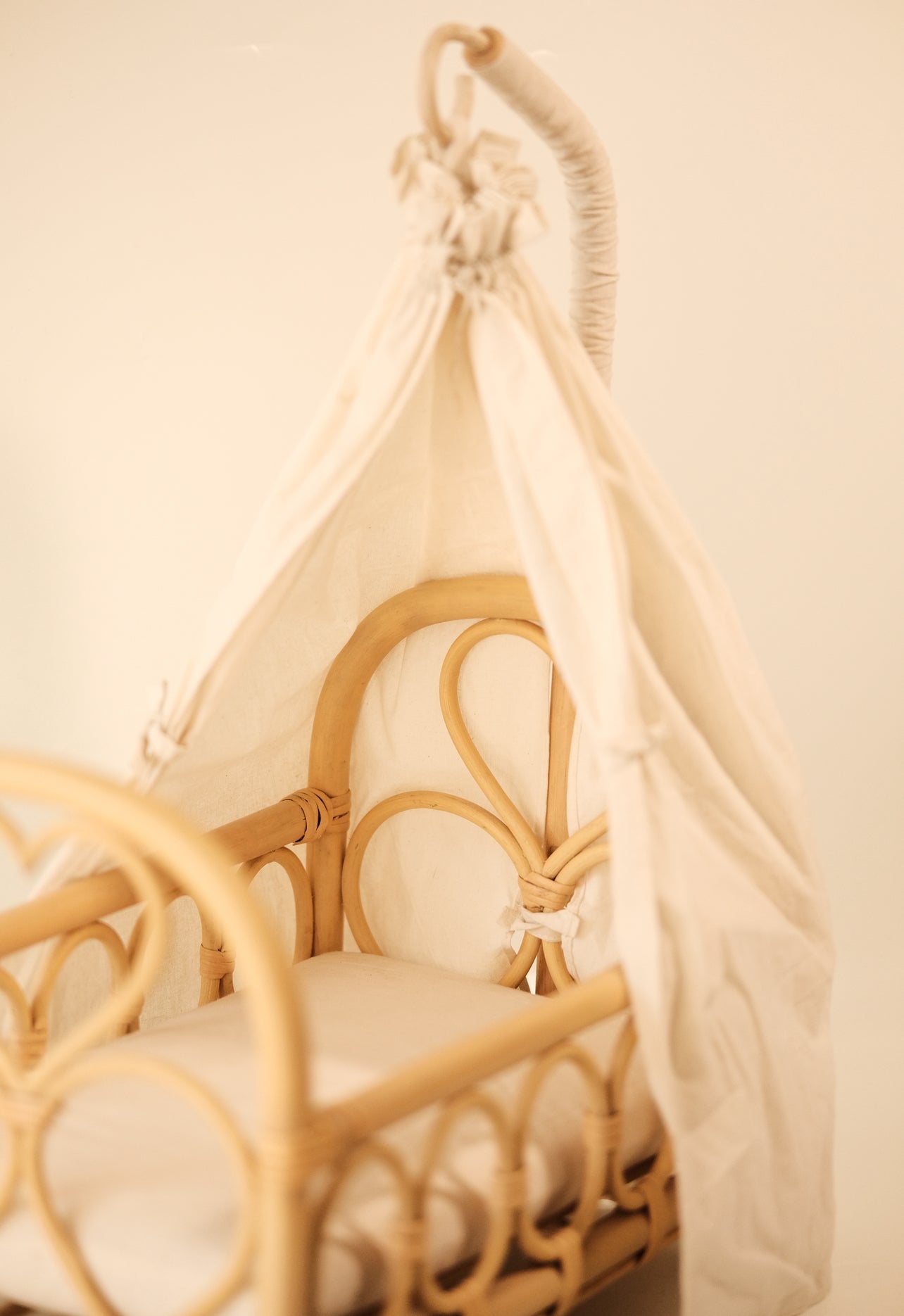 Heartstrings dolls canopy cot with mattress and canopy