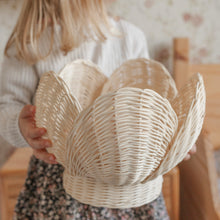 Load image into Gallery viewer, ON SALE Large Clam vintage style basket
