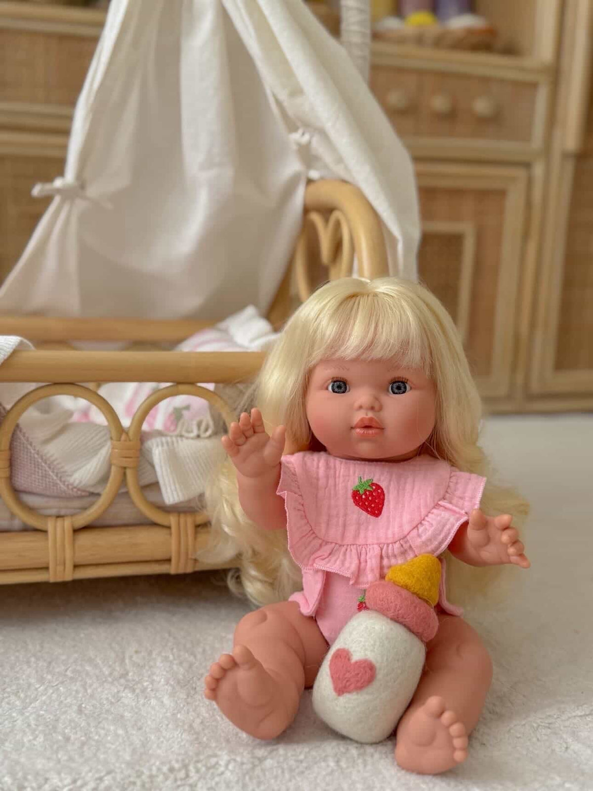 🍓 Strawberry Frilled Bib & Diaper Doll Set - Fits 34-38cm Minikane Gordis, Mini Colettos, Llorens dolls