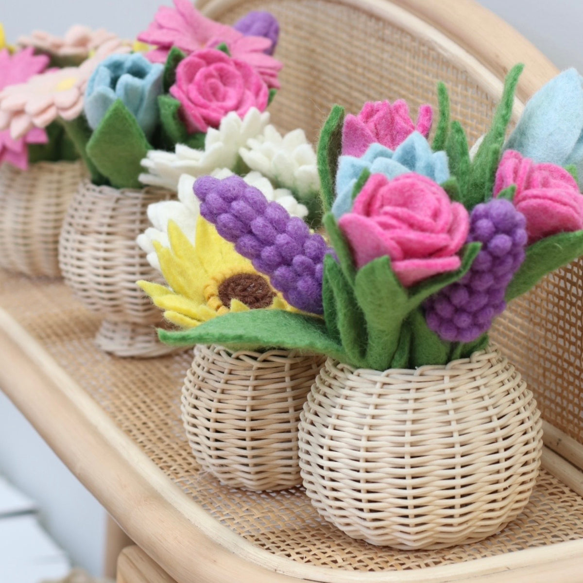 Natural rattan round vase 8cm x 10cm
