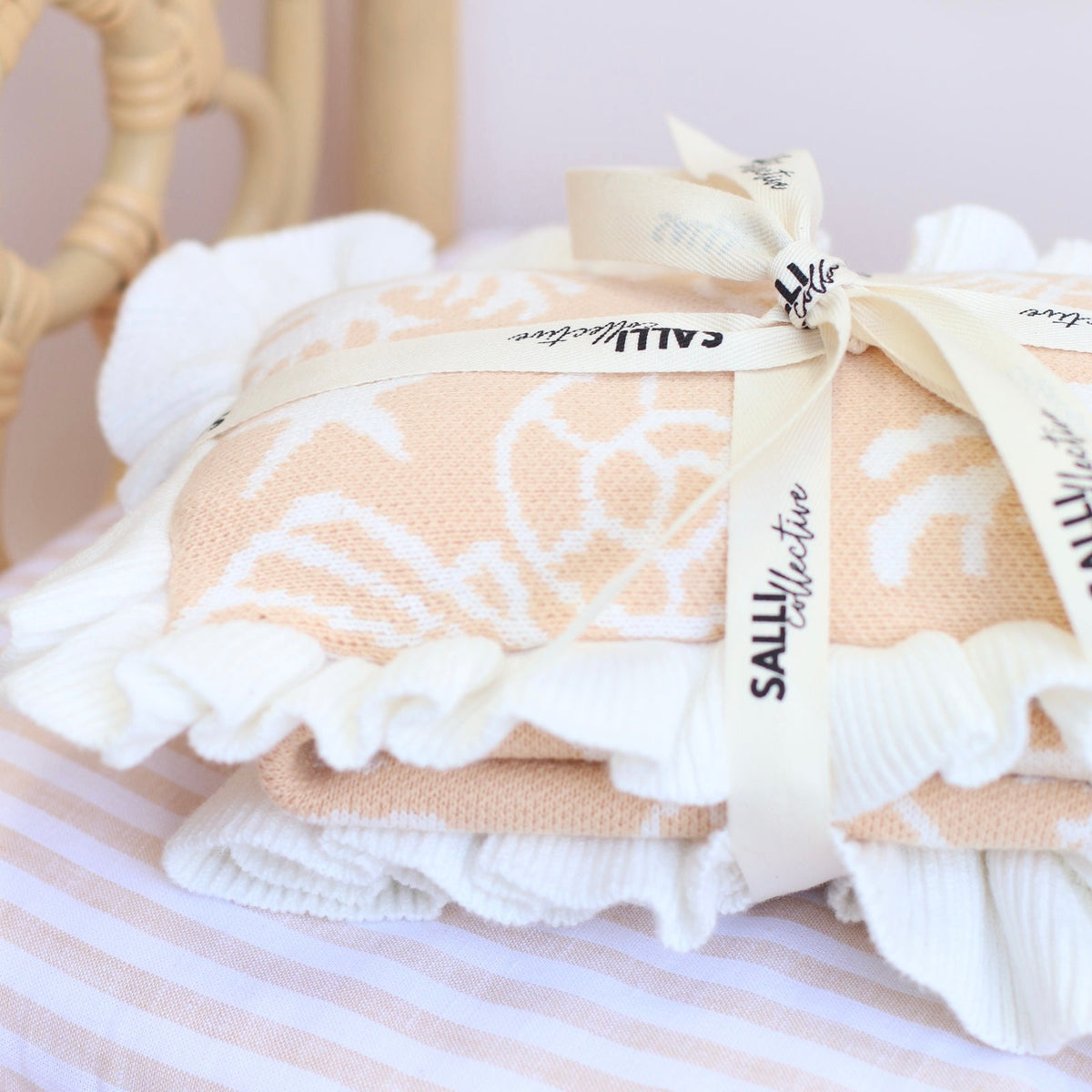 Frilled Shelly blanket + Pillow set in SAND doll bedding