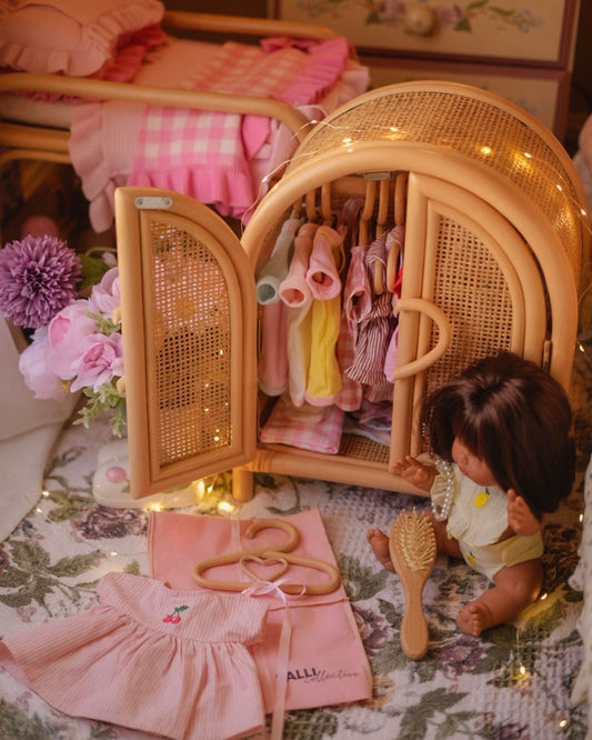 Heartstrings dolls wardrobe - plus 3 heart hangers