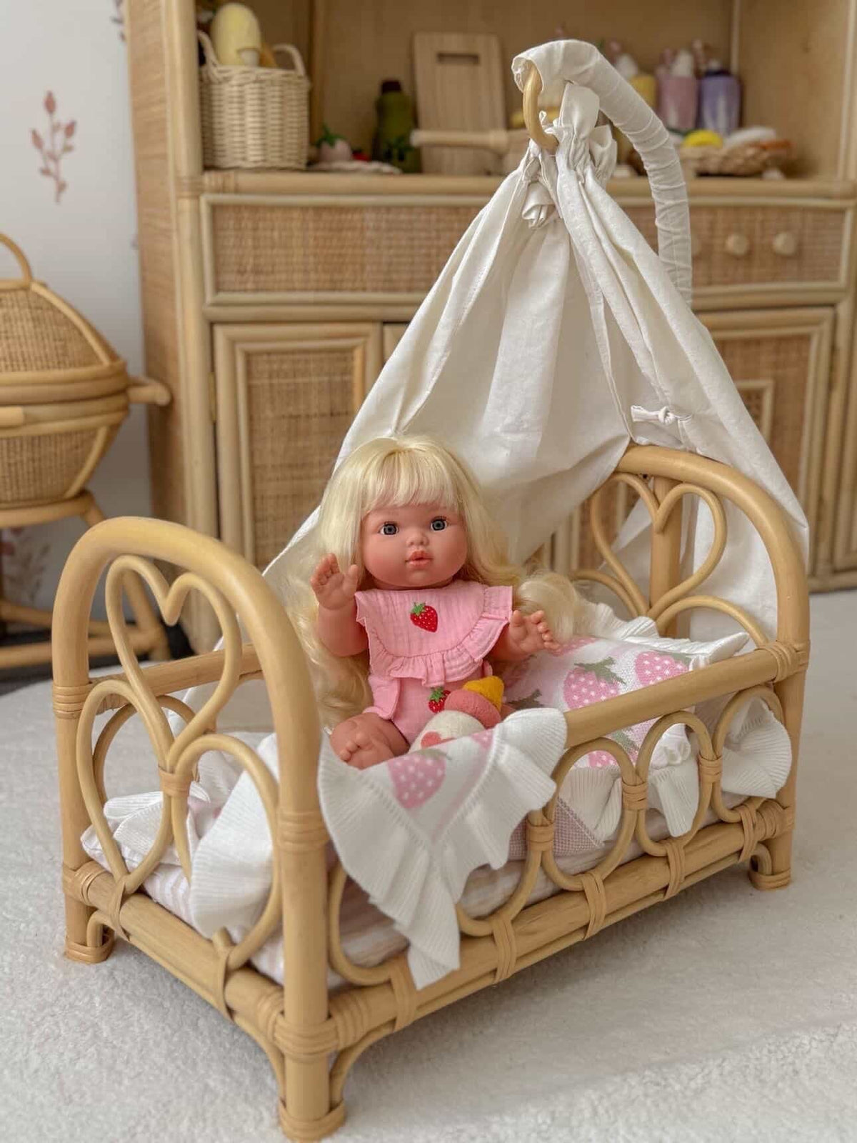 🍓 Strawberry Frilled Bib & Diaper Doll Set - Fits 34-38cm Minikane Gordis, Mini Colettos, Llorens dolls