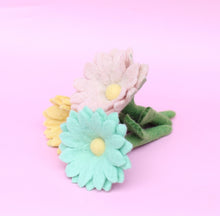 Load image into Gallery viewer, Felt Daisies 🌼 various options + colours