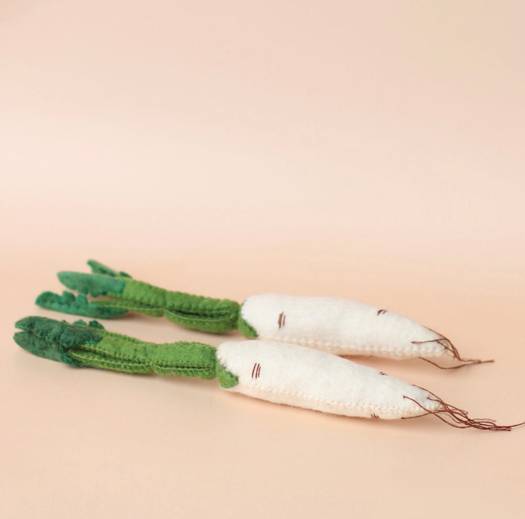 Felt large white radish - 1 pce