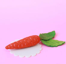 Load image into Gallery viewer, Large carrots