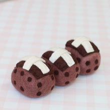 Load image into Gallery viewer, Felt chocolate hot cross buns - set or single