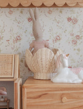 Load image into Gallery viewer, ON SALE Large Clam vintage style basket