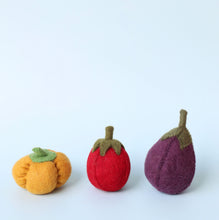 Load image into Gallery viewer, Felt eggplant and capsicums - 3 PCs