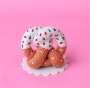 Giant festive pretzel - 1 pce