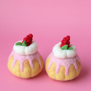 Raspberry sponge cakes -2  pce