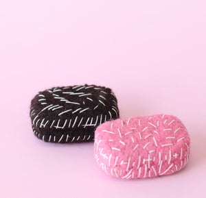 Felt Lamingtons set - 2 pce